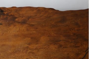 中古　高級品　超激レア品　認定銘木屋久杉　瘤杢(こぶもく)　価値ある逸品!　屋久杉としてこれ以上ない規格の一枚!!　希少な屋久杉の一枚板を贅沢に使用した座卓　定価約900万円相当　(R-082378)