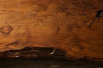 中古　高級品　超激レア品　認定銘木屋久杉　瘤杢(こぶもく)　価値ある逸品!　屋久杉としてこれ以上ない規格の一枚!!　希少な屋久杉の一枚板を贅沢に使用した座卓　定価約900万円相当　(R-082378)