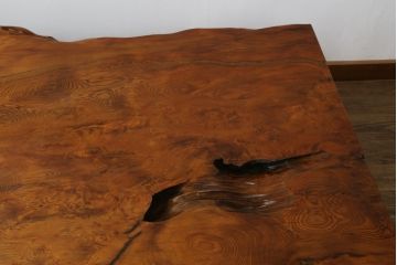 中古　高級品　超激レア品　認定銘木屋久杉　瘤杢(こぶもく)　価値ある逸品!　屋久杉としてこれ以上ない規格の一枚!!　希少な屋久杉の一枚板を贅沢に使用した座卓　定価約900万円相当　(R-082378)