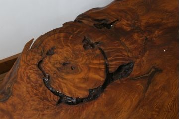 中古　高級品　超激レア品　認定銘木屋久杉　瘤杢(こぶもく)　価値ある逸品!　屋久杉としてこれ以上ない規格の一枚!!　希少な屋久杉の一枚板を贅沢に使用した座卓　定価約900万円相当　(R-082378)