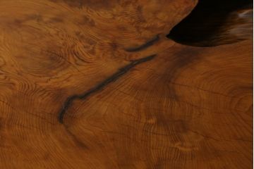 中古　高級品　超激レア品　認定銘木屋久杉　瘤杢(こぶもく)　価値ある逸品!　屋久杉としてこれ以上ない規格の一枚!!　希少な屋久杉の一枚板を贅沢に使用した座卓　定価約900万円相当　(R-082378)