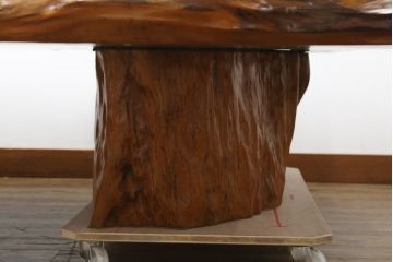 中古　高級品　超激レア品　認定銘木屋久杉　瘤杢(こぶもく)　価値ある逸品!　屋久杉としてこれ以上ない規格の一枚!!　希少な屋久杉の一枚板を贅沢に使用した座卓　定価約900万円相当　(R-082378)