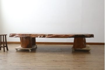 中古　高級品　超激レア品　認定銘木屋久杉　瘤杢(こぶもく)　価値ある逸品!　屋久杉としてこれ以上ない規格の一枚!!　希少な屋久杉の一枚板を贅沢に使用した座卓　定価約900万円相当　(R-082378)