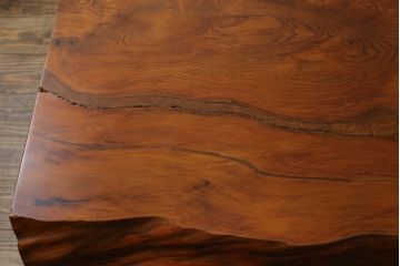 中古　高級品　超激レア品　認定銘木屋久杉　瘤杢(こぶもく)　価値ある逸品!　屋久杉としてこれ以上ない規格の一枚!!　希少な屋久杉の一枚板を贅沢に使用した座卓　定価約900万円相当　(R-082378)