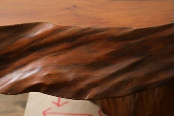 中古　高級品　超激レア品　認定銘木屋久杉　瘤杢(こぶもく)　価値ある逸品!　屋久杉としてこれ以上ない規格の一枚!!　希少な屋久杉の一枚板を贅沢に使用した座卓　定価約900万円相当　(R-082378)