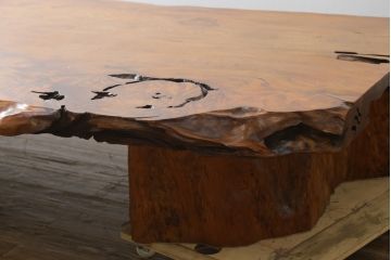 中古　高級品　超激レア品　認定銘木屋久杉　瘤杢(こぶもく)　価値ある逸品!　屋久杉としてこれ以上ない規格の一枚!!　希少な屋久杉の一枚板を贅沢に使用した座卓　定価約900万円相当　(R-082378)