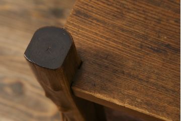 和製アンティーク　総欅(ケヤキ)材　空間のアクセントになる色合いがお洒落な置き床(置床、ローボード、リビングボード、テレビ台、テレビボード、収納棚、戸棚)(R-082380)