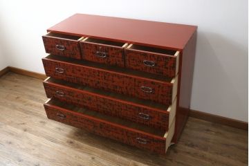 中古　特注!!　最高級の漆塗り　曙塗り(あけぼのぬり)が施された加茂総桐タンス(根來塗り、根来塗り、ねごろぬり、和箪笥、和たんす、和タンス、桐たんす、整理箪笥、衣装箪笥、引き出し、サイドチェスト)(定価約130万円)(R-082381)