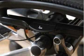 中古　高級オフィスチェア　オカムラ(okamura)　Contessa(コンテッサ)　疲れにくい機能性とスタイリッシュなデザイン性を兼ね備えたオフィスチェア(ワークチェア、アームチェア、回転チェア、椅子、イス)(定価約22万円)(R-082382)