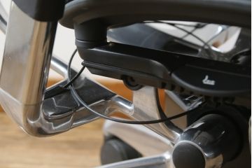 中古　高級オフィスチェア　オカムラ(okamura)　Contessa(コンテッサ)　疲れにくい機能性とスタイリッシュなデザイン性を兼ね備えたオフィスチェア(ワークチェア、アームチェア、回転チェア、椅子、イス)(定価約22万円)(R-082382)