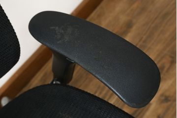 中古　高級オフィスチェア　オカムラ(okamura)　Contessa(コンテッサ)　疲れにくい機能性とスタイリッシュなデザイン性を兼ね備えたオフィスチェア(ワークチェア、アームチェア、回転チェア、椅子、イス)(定価約22万円)(R-082382)