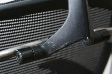 中古　高級オフィスチェア　オカムラ(okamura)　Contessa(コンテッサ)　疲れにくい機能性とスタイリッシュなデザイン性を兼ね備えたオフィスチェア(ワークチェア、アームチェア、回転チェア、椅子、イス)(定価約22万円)(R-082382)
