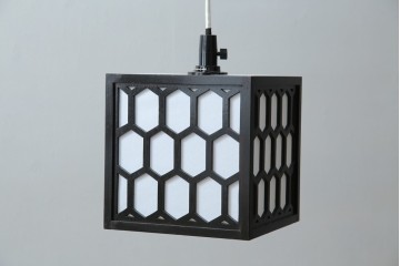 和製ビンテージ　希少な廃盤品!　松本民芸家具　和モダンな空間を演出する亀甲型笠天井照明(吊り下げ照明、シェード、電笠、ペンダントライト、ヴィンテージ)(R-082385)