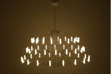 中古　美品　オランダ高級インテリアブランド モーイ(moooi)　三宅有洋デザイン　コッペリア(Coppelia)　ミニマルなデザインで幻想的な空間を作り出すLEDシャンデリア(天井照明、ペンダントライト)(定価約90万3千円)(R-082389)