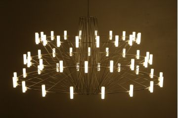 中古　美品　オランダ高級インテリアブランド モーイ(moooi)　三宅有洋デザイン　コッペリア(Coppelia)　ミニマルなデザインで幻想的な空間を作り出すLEDシャンデリア(天井照明、ペンダントライト)(定価約90万3千円)(R-082389)