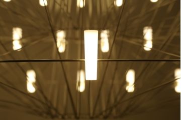 中古　美品　オランダ高級インテリアブランド モーイ(moooi)　三宅有洋デザイン　コッペリア(Coppelia)　ミニマルなデザインで幻想的な空間を作り出すLEDシャンデリア(天井照明、ペンダントライト)(定価約90万3千円)(R-082389)