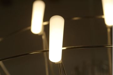 中古　美品　オランダ高級インテリアブランド モーイ(moooi)　三宅有洋デザイン　コッペリア(Coppelia)　ミニマルなデザインで幻想的な空間を作り出すLEDシャンデリア(天井照明、ペンダントライト)(定価約90万3千円)(R-082389)
