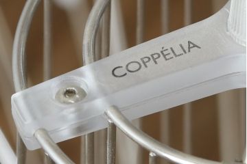 中古　美品　オランダ高級インテリアブランド モーイ(moooi)　三宅有洋デザイン　コッペリア(Coppelia)　ミニマルなデザインで幻想的な空間を作り出すLEDシャンデリア(天井照明、ペンダントライト)(定価約90万3千円)(R-082389)