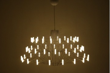 中古　美品　オランダ高級インテリアブランド モーイ(moooi)　三宅有洋デザイン　コッペリア(Coppelia)　ミニマルなデザインで幻想的な空間を作り出すLEDシャンデリア　定価約90万3千円相当　(R-082389)