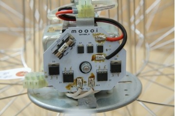 中古　美品　オランダ高級インテリアブランド モーイ(moooi)　三宅有洋デザイン　コッペリア(Coppelia)　ミニマルなデザインで幻想的な空間を作り出すLEDシャンデリア　定価約90万3千円相当　(R-082389)