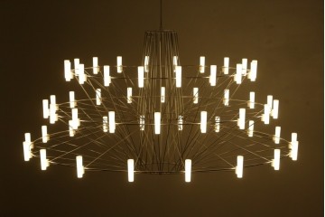 中古　美品　オランダ高級インテリアブランド モーイ(moooi)　三宅有洋デザイン　コッペリア(Coppelia)　ミニマルなデザインで幻想的な空間を作り出すLEDシャンデリア　定価約90万3千円相当　(R-082389)