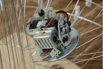 中古　美品　オランダ高級インテリアブランド モーイ(moooi)　三宅有洋デザイン　コッペリア(Coppelia)　ミニマルなデザインで幻想的な空間を作り出すLEDシャンデリア　定価約90万3千円相当　(R-082389)