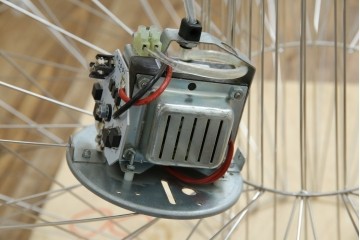 中古　美品　オランダ高級インテリアブランド モーイ(moooi)　三宅有洋デザイン　コッペリア(Coppelia)　ミニマルなデザインで幻想的な空間を作り出すLEDシャンデリア　定価約90万3千円相当　(R-082389)