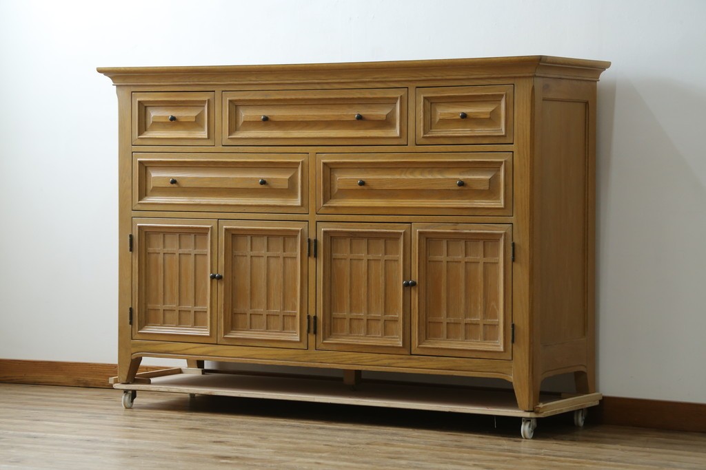 中古　トーマスビル(Thomasville)　IDC大塚家具取り扱い　アメリカンカントリースタイル　オーク材　アンティーク調　木の質感を活かしたぬくもりある風合いと気品が感じられるサイドボード　(R-082390)