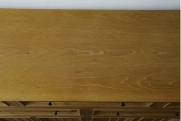 中古　トーマスビル(Thomasville)　IDC大塚家具取り扱い　アメリカンカントリースタイル　オーク材　アンティーク調　木の質感を活かしたぬくもりある風合いと気品が感じられるサイドボード　(R-082390)