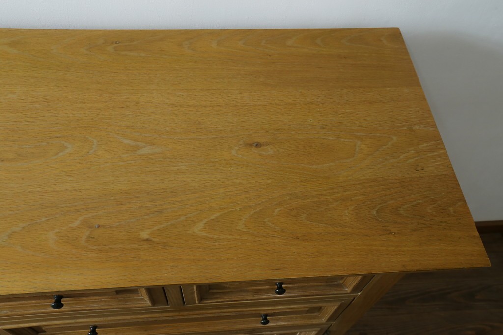 中古　トーマスビル(Thomasville)　IDC大塚家具取り扱い　アメリカンカントリースタイル　オーク材　アンティーク調　木の質感を活かしたぬくもりある風合いと気品が感じられるサイドボード　(R-082390)