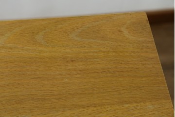 中古　トーマスビル(Thomasville)　IDC大塚家具取り扱い　アメリカンカントリースタイル　オーク材　アンティーク調　木の質感を活かしたぬくもりある風合いと気品が感じられるサイドボード　(R-082390)