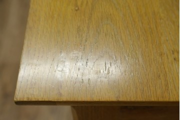 中古　トーマスビル(Thomasville)　IDC大塚家具取り扱い　アメリカンカントリースタイル　オーク材　アンティーク調　木の質感を活かしたぬくもりある風合いと気品が感じられるサイドボード　(R-082390)