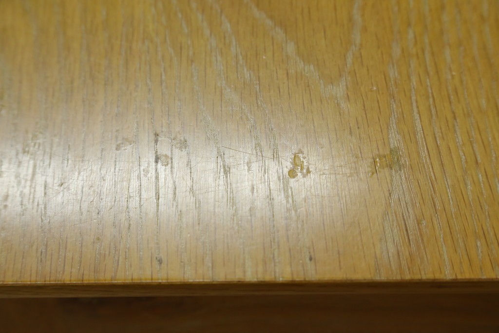 中古　トーマスビル(Thomasville)　IDC大塚家具取り扱い　アメリカンカントリースタイル　オーク材　アンティーク調　木の質感を活かしたぬくもりある風合いと気品が感じられるサイドボード　(R-082390)