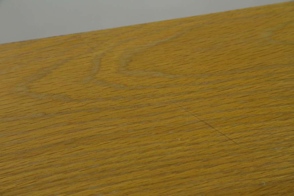 中古　トーマスビル(Thomasville)　IDC大塚家具取り扱い　アメリカンカントリースタイル　オーク材　アンティーク調　木の質感を活かしたぬくもりある風合いと気品が感じられるサイドボード　(R-082390)