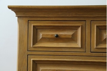 中古　トーマスビル(Thomasville)　IDC大塚家具取り扱い　アメリカンカントリースタイル　オーク材　アンティーク調　木の質感を活かしたぬくもりある風合いと気品が感じられるサイドボード　(R-082390)