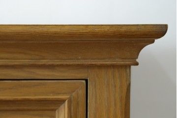 中古　トーマスビル(Thomasville)　IDC大塚家具取り扱い　アメリカンカントリースタイル　オーク材　アンティーク調　木の質感を活かしたぬくもりある風合いと気品が感じられるサイドボード　(R-082390)