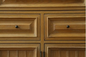 中古　トーマスビル(Thomasville)　IDC大塚家具取り扱い　アメリカンカントリースタイル　オーク材　アンティーク調　木の質感を活かしたぬくもりある風合いと気品が感じられるサイドボード　(R-082390)