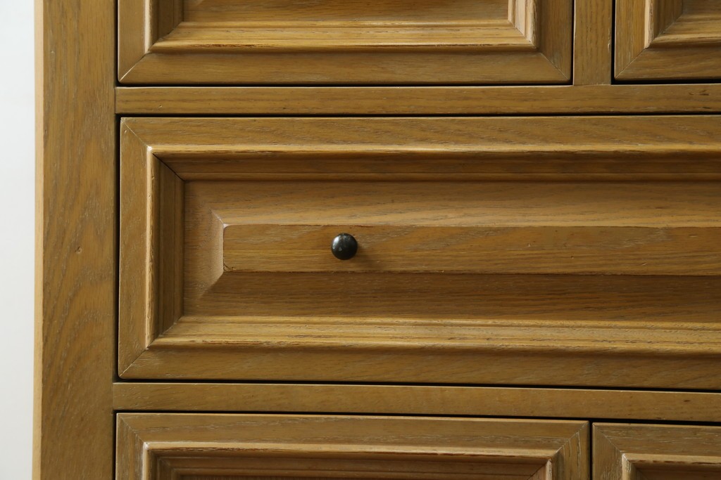 中古　トーマスビル(Thomasville)　IDC大塚家具取り扱い　アメリカンカントリースタイル　オーク材　アンティーク調　木の質感を活かしたぬくもりある風合いと気品が感じられるサイドボード　(R-082390)