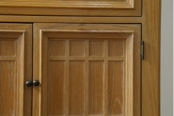 中古　トーマスビル(Thomasville)　IDC大塚家具取り扱い　アメリカンカントリースタイル　オーク材　アンティーク調　木の質感を活かしたぬくもりある風合いと気品が感じられるサイドボード　(R-082390)