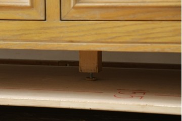 中古　トーマスビル(Thomasville)　IDC大塚家具取り扱い　アメリカンカントリースタイル　オーク材　アンティーク調　木の質感を活かしたぬくもりある風合いと気品が感じられるサイドボード　(R-082390)