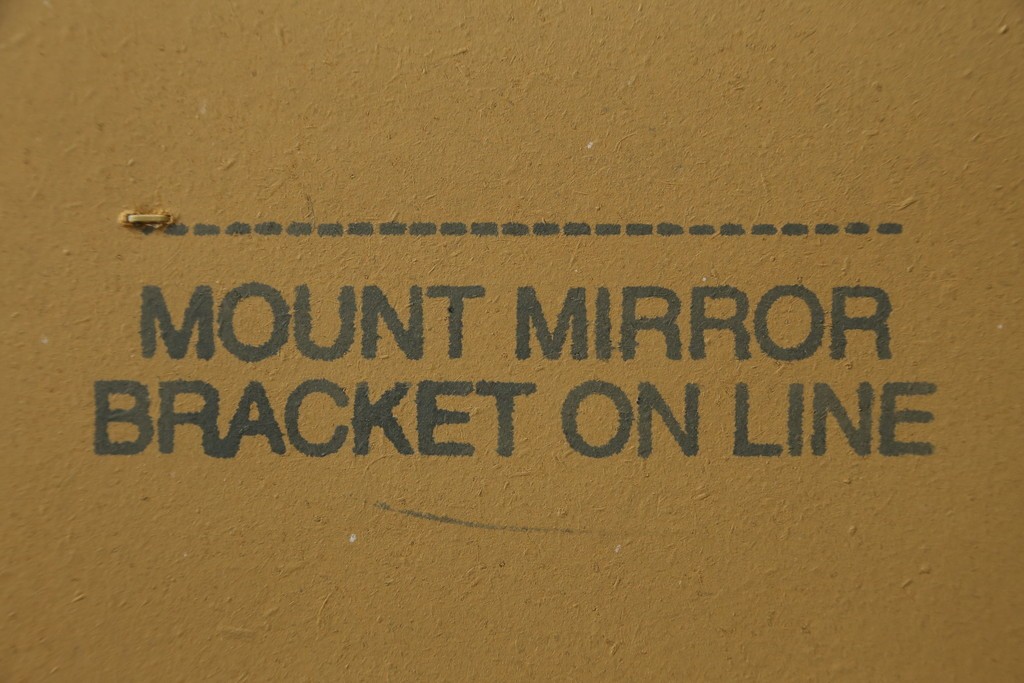 中古　トーマスビル(Thomasville)　IDC大塚家具取り扱い　アメリカンカントリースタイル　オーク材　アンティーク調　木の質感を活かしたぬくもりある風合いと気品が感じられるサイドボード　(R-082390)