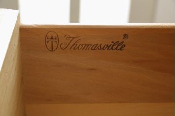 中古　トーマスビル(Thomasville)　IDC大塚家具取り扱い　アメリカンカントリースタイル　オーク材　アンティーク調　木の質感を活かしたぬくもりある風合いと気品が感じられるサイドボード(サイドキャビネット、チェスト、収納棚、戸棚)(R-082390)