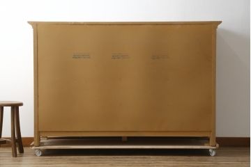 中古　トーマスビル(Thomasville)　IDC大塚家具取り扱い　アメリカンカントリースタイル　オーク材　アンティーク調　木の質感を活かしたぬくもりある風合いと気品が感じられるサイドボード(サイドキャビネット、チェスト、収納棚、戸棚)(R-082390)