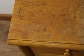 中古　トーマスビル(Thomasville)　インプレッション(IMPRESSIONS)　オーク材　カントリースタイルの空間づくりに活躍するチェスト(サイドチェスト、引き出し)(R-082393)