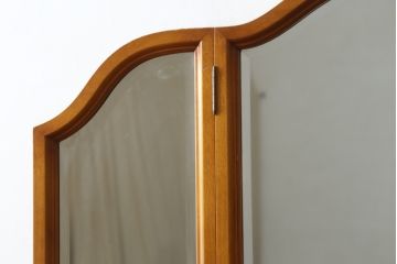 中古　希少な廃盤品!!　横浜ダニエル(daniel)　気品漂う洗練されたデザインが魅力的!! 珍しい三面鏡付きドレッサー(鏡台、化粧台、ミラー)(定価約85万円)(R-082396)