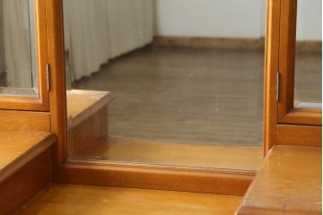 中古　希少な廃盤品!!　横浜ダニエル(daniel)　気品漂う洗練されたデザインが魅力的!! 珍しい三面鏡付きドレッサー(鏡台、化粧台、ミラー)(定価約85万円)(R-082396)