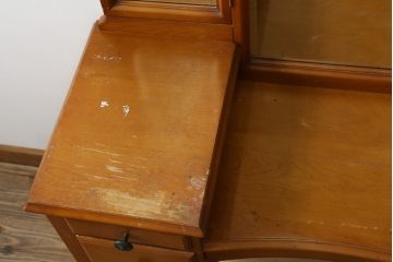 中古　希少な廃盤品!!　横浜ダニエル(daniel)　気品漂う洗練されたデザインが魅力的!! 珍しい三面鏡付きドレッサー(鏡台、化粧台、ミラー)(定価約85万円)(R-082396)