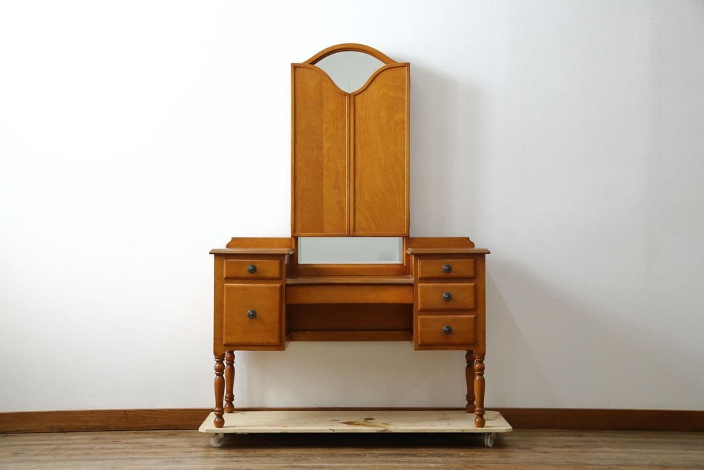 中古　希少な廃盤品!!　横浜ダニエル(daniel)　気品漂う洗練されたデザインが魅力的!! 珍しい三面鏡付きドレッサー　定価約85万円　(R-082396)