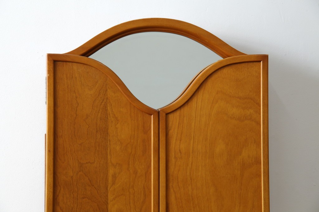 中古　希少な廃盤品!!　横浜ダニエル(daniel)　気品漂う洗練されたデザインが魅力的!! 珍しい三面鏡付きドレッサー　定価約85万円　(R-082396)