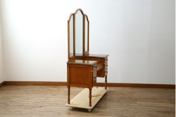 中古　希少な廃盤品!!　横浜ダニエル(daniel)　気品漂う洗練されたデザインが魅力的!! 珍しい三面鏡付きドレッサー　定価約85万円　(R-082396)